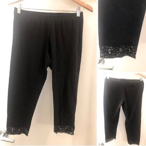 10/$20 80’s style capri tights w lace L